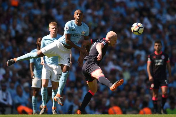 足球比赛中 足球比赛中